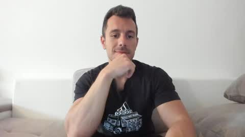 Snapshot of roberto4ever chatting on June 4, 1:06 pm roberto4ever online show from June 4, 1:06 pm