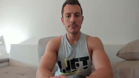 Snapshot of roberto4ever chatting on June 5, 4:30 am roberto4ever online show from June 5, 4:30 am