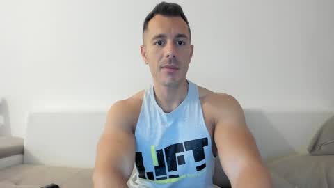 Snapshot of roberto4ever chatting on June 7, 5:22 am roberto4ever online show from June 7, 5:22 am