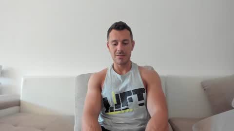 Snapshot of roberto4ever chatting on June 11, 4:10 am roberto4ever online show from June 11, 4:10 am