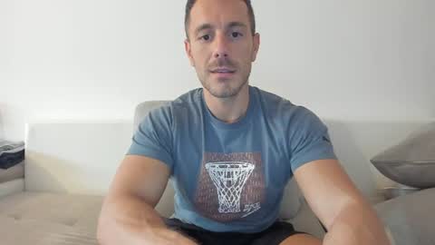 Snapshot of roberto4ever chatting on June 13, 3:10 pm roberto4ever online show from June 13, 3:10 pm