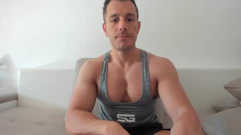 Snapshot of roberto4ever chatting on June 14, 5:20 am roberto4ever online show from June 14, 5:20 am