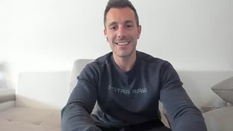 Snapshot of roberto4ever chatting on June 15, 11:12 am roberto4ever online show from June 15, 11:12 am
