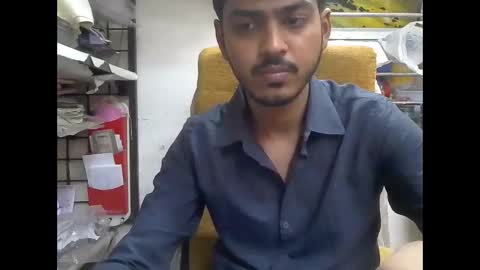 Snapshot of robertsalia220 chatting on December 18, 12:33 pm Robertsalia online show from December 18, 12:33 pm