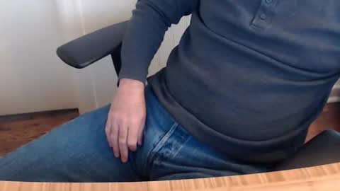 Snapshot of robidan6923 chatting on November 17, 2:01 pm robidan6923 online show from November 17, 2:01 pm