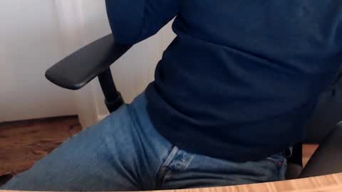 Snapshot of robidan6923 chatting on December 1, 2:00 pm robidan6923 online show from December 1, 2:00 pm
