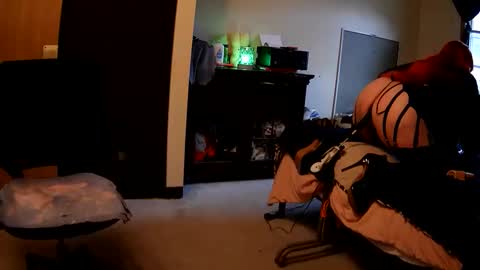 Snapshot of robinhead1981 chatting on March 16, 1:59 pm RobinHEAD online show from March 16, 1:59 pm