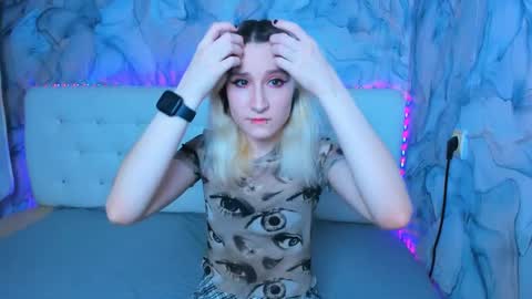 Snapshot of robinkhelless chatting on February 13, 12:43 pm robin khelless online show from February 13, 12:43 pm