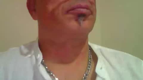 Snapshot of robmari7280 chatting on December 20, 2:18 am robmari7280 online show from December 20, 2:18 am