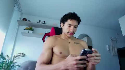 roby_millerr online show from November 8, 3:01 pm