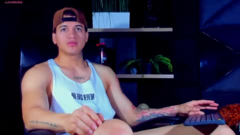 rocco_santos online show from April 15, 6:37 pm