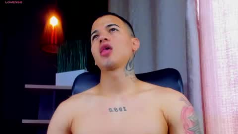 rocco_santos online show from April 28, 6:35 pm