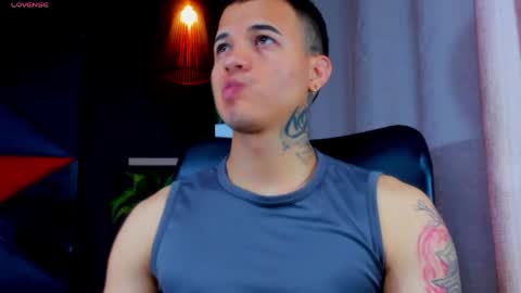 rocco_santos online show from May 4, 6:04 pm