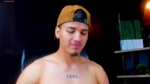 rocco_santos online show from July 1, 11:37 pm