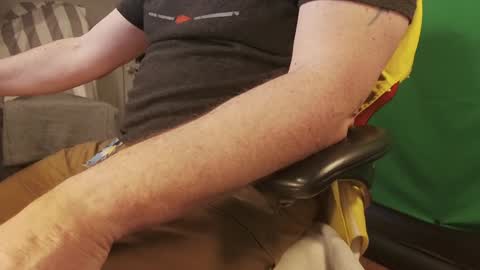 Snapshot of rockarit chatting on December 31, 3:01 am Rockarit online show from December 31, 3:01 am