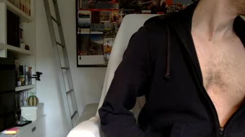 Snapshot of rocketviper chatting on May 8, 2:55 pm RocketViper online show from May 8, 2:55 pm