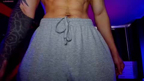 Snapshot of rodarri chatting on March 7, 11:29 am MY NAME CAN SEE ALL MY CUM VIDEO BUY FAN SUB. online show from March 7, 11:29 am