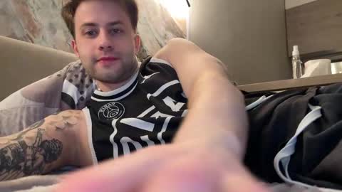 Snapshot of rodrigoveira chatting on April 5, 4:37 pm Rodrigo online show from April 5, 4:37 pm