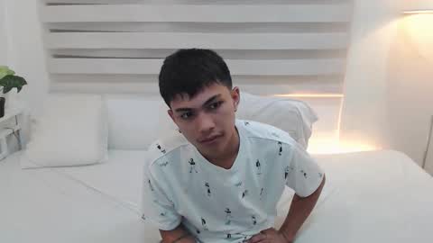 rolenzo18 online show from March 17, 1:47 pm