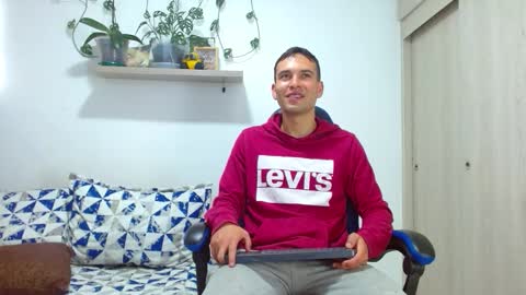 rolos_hot32 online show from December 2, 2:34 pm