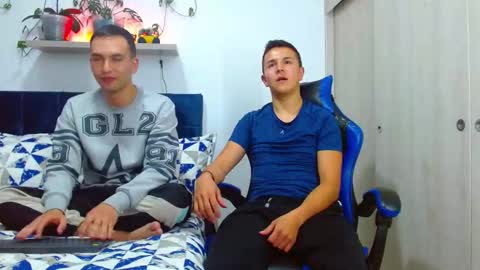 rolos_hot32 online show from March 20, 8:46 pm