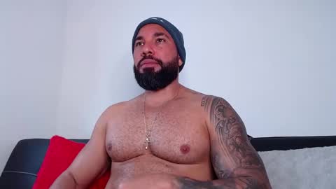 Snapshot of roman_muscle_ chatting on December 10, 1:22 pm Roman online show from December 10, 1:22 pm