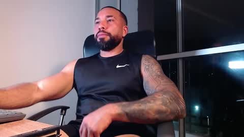 Snapshot of roman_muscle_ chatting on January 29, 3:12 am Roman online show from January 29, 3:12 am