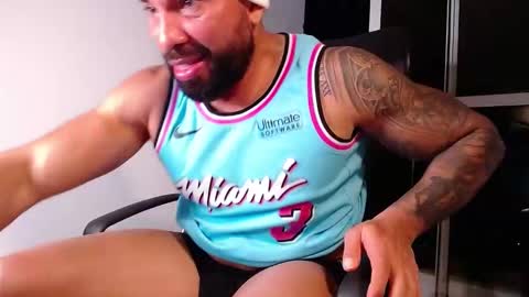 Snapshot of roman_muscle_ chatting on February 18, 3:42 am Roman online show from February 18, 3:42 am