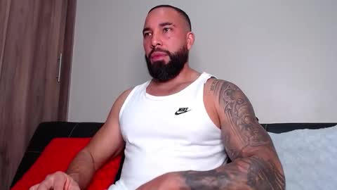 Snapshot of roman_muscle_ chatting on October 27, 12:47 am Roman online show from October 27, 12:47 am