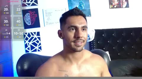 Snapshot of romanpearce_ chatting on May 9, 7:41 pm Roman online show from May 9, 7:41 pm