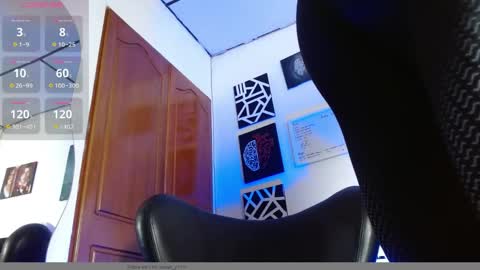 Snapshot of romanpearce_ chatting on May 13, 7:55 pm Roman online show from May 13, 7:55 pm