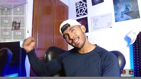 Snapshot of romanpearce_ chatting on May 16, 11:03 pm Roman online show from May 16, 11:03 pm