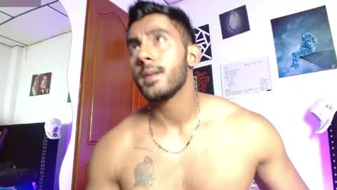 Snapshot of romanpearce_ chatting on May 26, 10:17 pm Roman online show from May 26, 10:17 pm