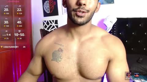 Snapshot of romanpearce_ chatting on May 27, 8:28 pm Roman online show from May 27, 8:28 pm
