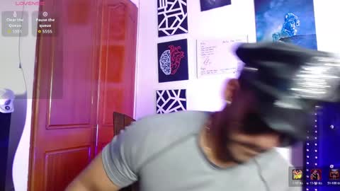 Snapshot of romanpearce_ chatting on May 29, 8:07 pm Roman online show from May 29, 8:07 pm