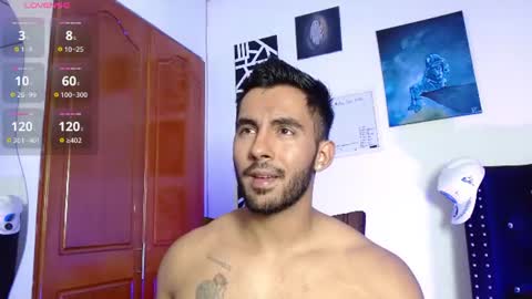 Snapshot of romanpearce_ chatting on June 19, 9:18 pm Roman online show from June 19, 9:18 pm