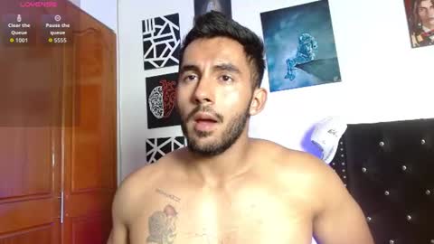Snapshot of romanpearce_ chatting on June 25, 8:46 pm Roman online show from June 25, 8:46 pm