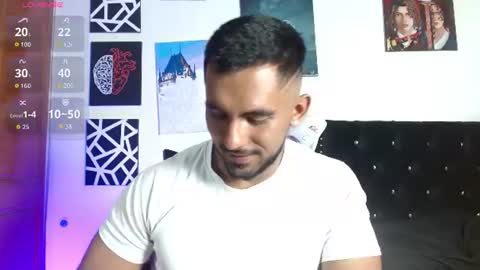 Snapshot of romanpearce_ chatting on June 27, 10:59 pm Roman online show from June 27, 10:59 pm