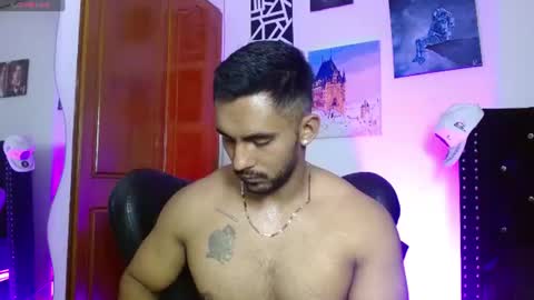 Snapshot of romanpearce_ chatting on July 27, 5:53 pm Roman online show from July 27, 5:53 pm