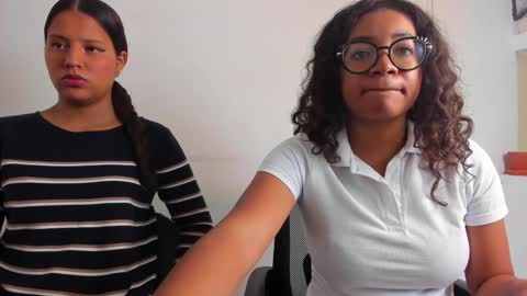 Snapshot of romantic_stargirl chatting on December 2, 1:35 pm Is A Belle online show from December 2, 1:35 pm