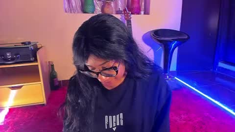 Snapshot of romantic_stargirl chatting on December 8, 1:02 am Is A Belle online show from December 8, 1:02 am