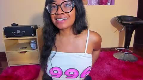 Snapshot of romantic_stargirl chatting on December 16, 11:44 am Is A Belle online show from December 16, 11:44 am