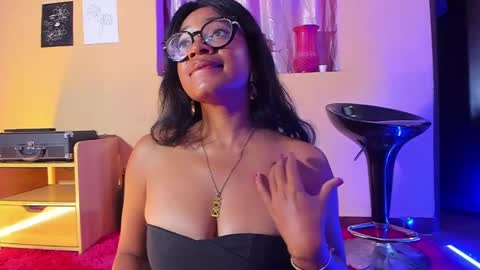 Snapshot of romantic_stargirl chatting on December 26, 2:01 am Is A Belle online show from December 26, 2:01 am