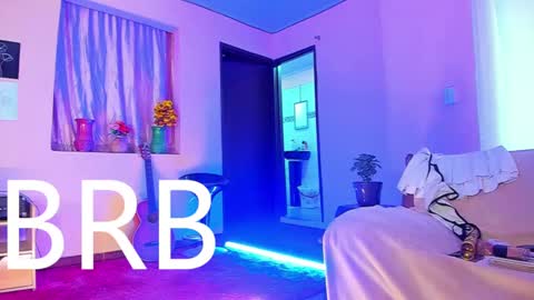 Snapshot of romantic_stargirl chatting on February 4, 12:33 pm Is A Belle online show from February 4, 12:33 pm