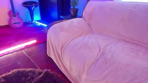 Snapshot of romantic_stargirl chatting on February 6, 2:15 pm Is A Belle online show from February 6, 2:15 pm