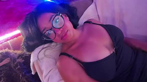 Snapshot of romantic_stargirl chatting on February 9, 3:23 pm Is A Belle online show from February 9, 3:23 pm