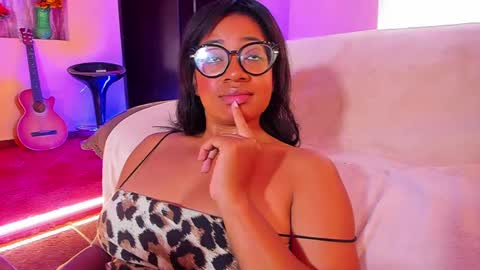 Snapshot of romantic_stargirl chatting on February 12, 3:05 pm Is A Belle online show from February 12, 3:05 pm