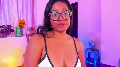 Snapshot of romantic_stargirl chatting on February 24, 3:20 pm Is A Belle online show from February 24, 3:20 pm