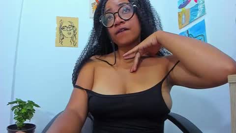 Snapshot of romantic_stargirl chatting on March 1, 1:43 am Is A Belle online show from March 1, 1:43 am