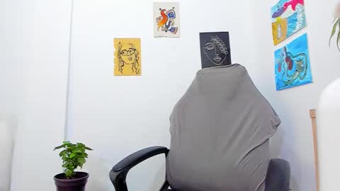 Snapshot of romantic_stargirl chatting on March 2, 1:49 pm Is A Belle online show from March 2, 1:49 pm